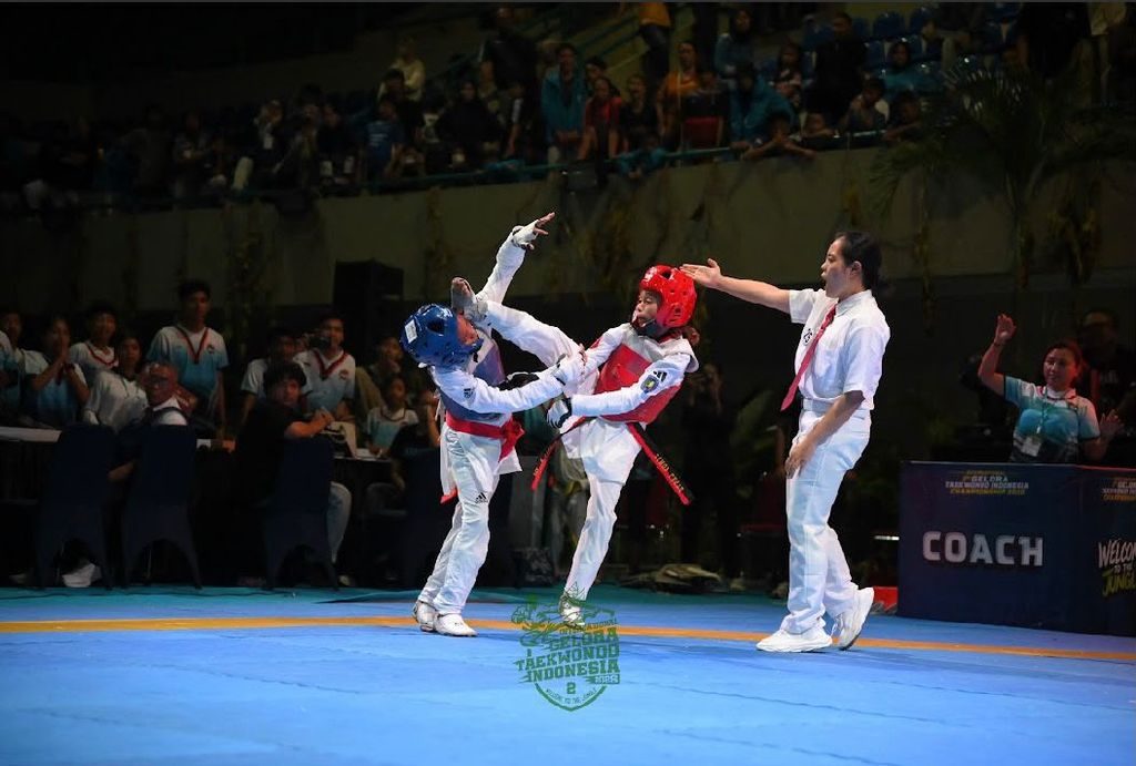 Neymia competing in a kyorugi sparring match